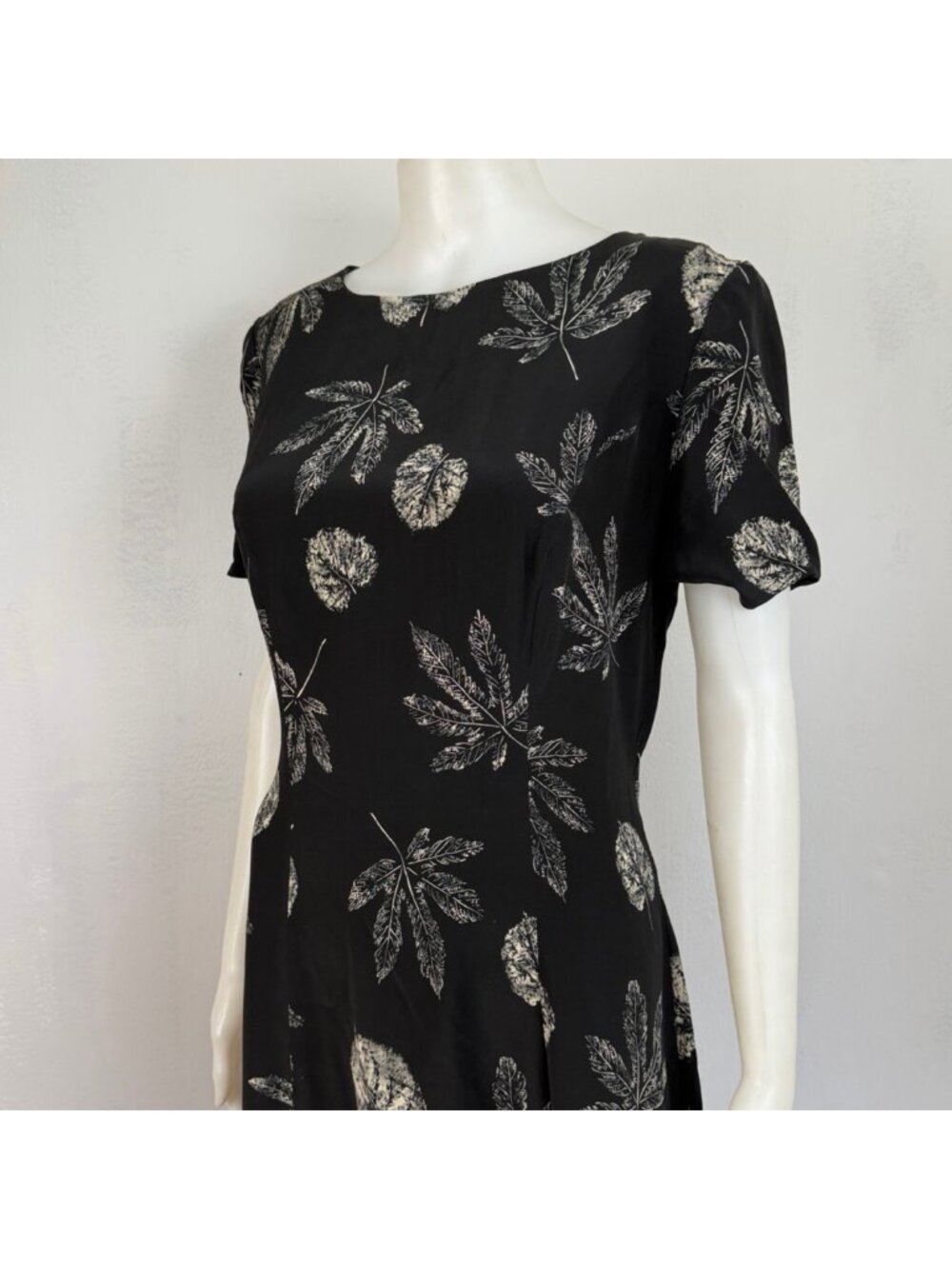 Vintage Leaf Print Silk Maxi Dress Size Medium 90s Black Short Sleeve A-Line - Picture 6 of 9